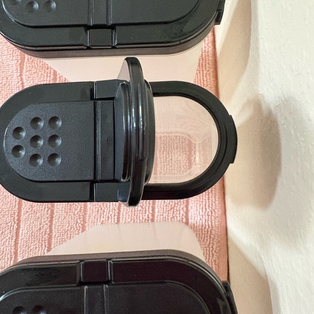 TUPPERWARE LARGE SPICE
SHAKERS FLIP TOP BLACK SEALS
POUR SPOUT/SPRINKLE 4pc SET - Picture 10 of 16